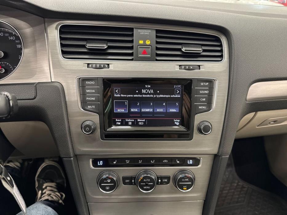 VOLKSWAGEN Golf 2014