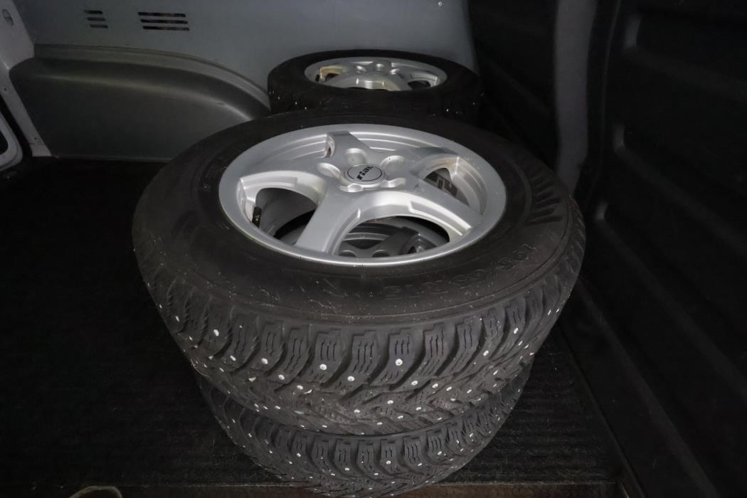 VOLKSWAGEN Caddy 2011