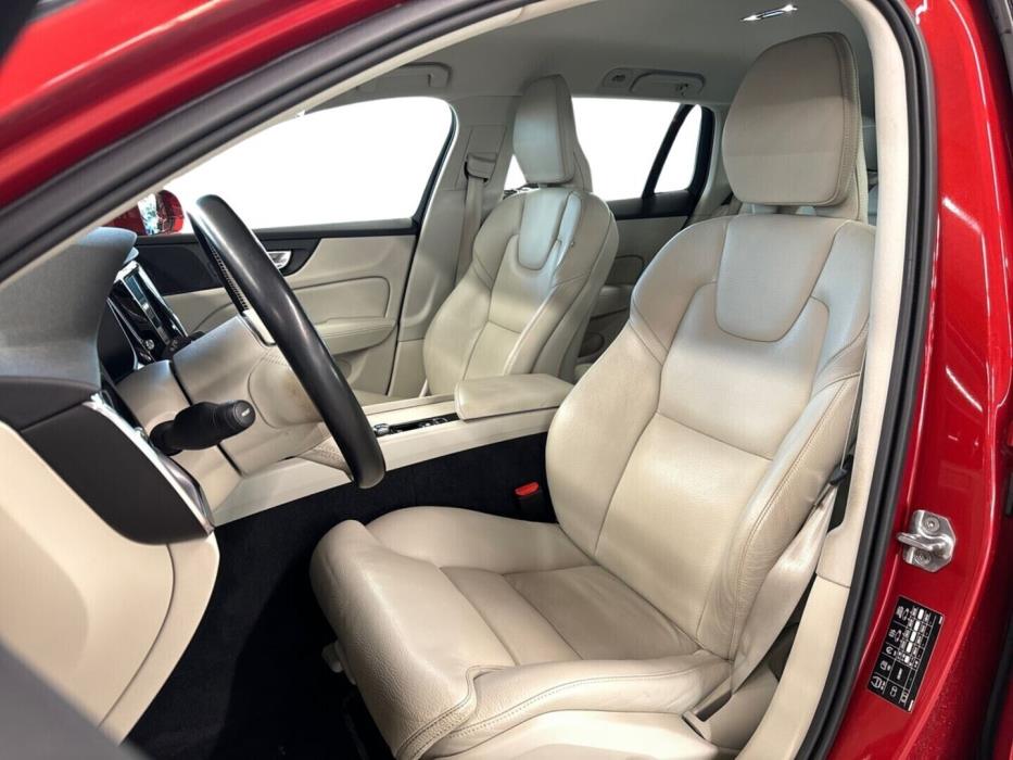VOLVO V60 2020