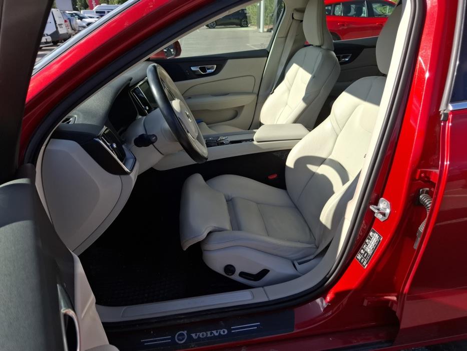 VOLVO V60 2020