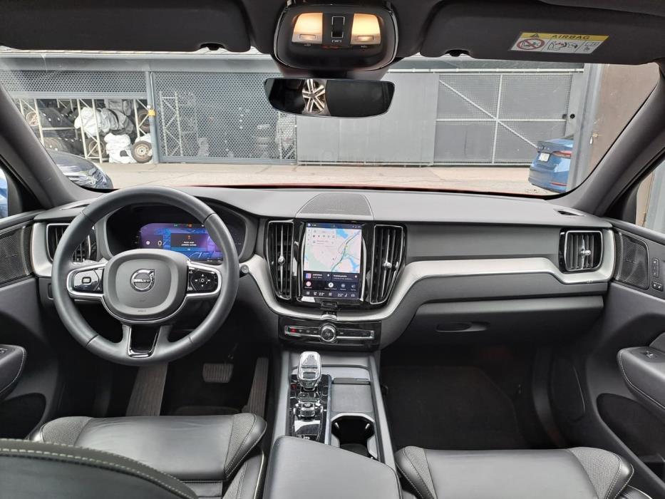 VOLVO XC60 2023