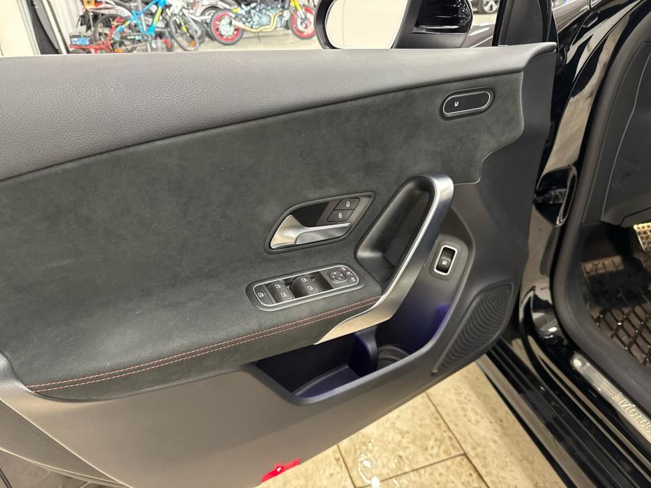 MERCEDES-BENZ A 2022