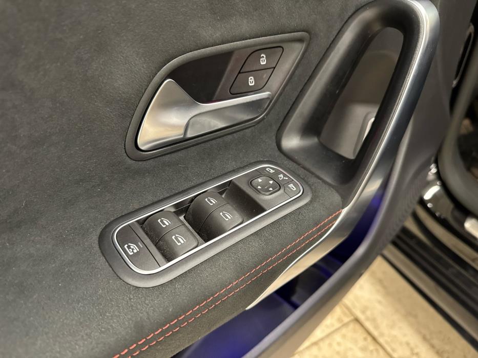 MERCEDES-BENZ A 2022