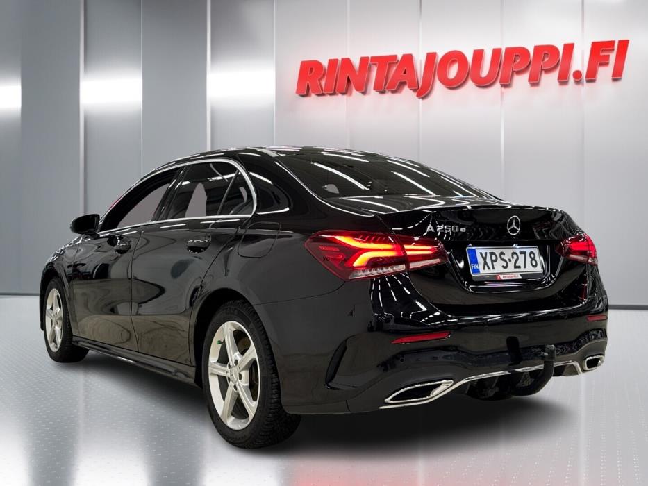 MERCEDES-BENZ A 2022