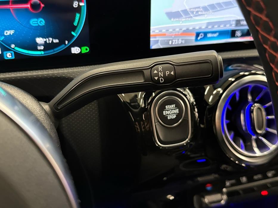 MERCEDES-BENZ A 2022