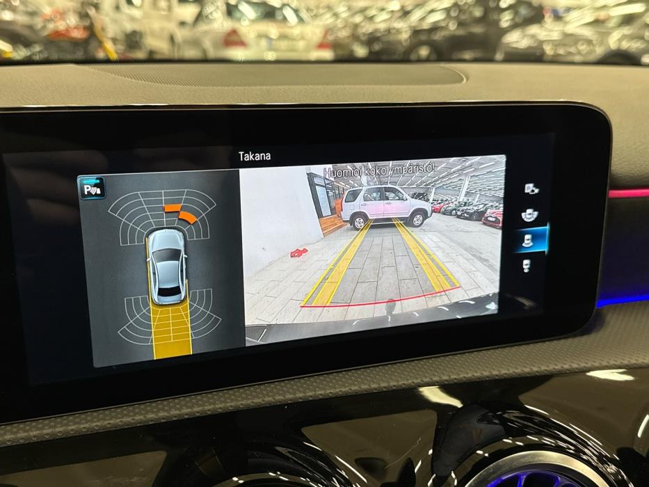 MERCEDES-BENZ A 2022