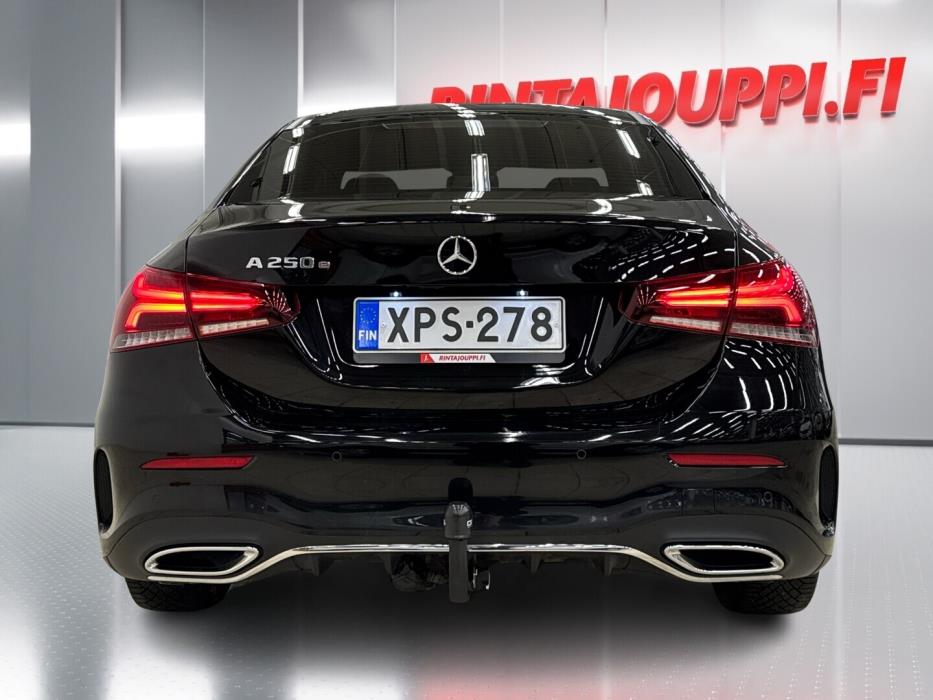 MERCEDES-BENZ A 2022