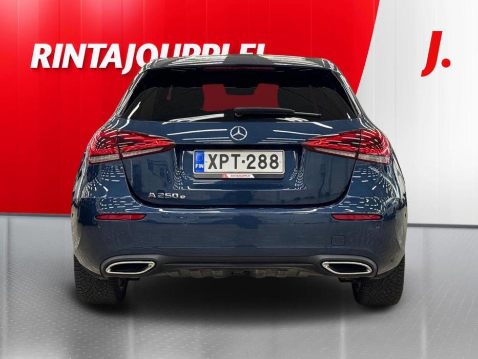 MERCEDES-BENZ A 2021
