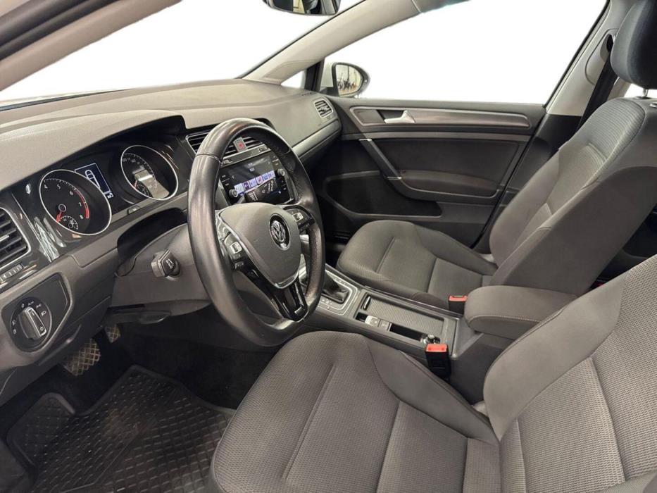 VOLKSWAGEN Golf 2020