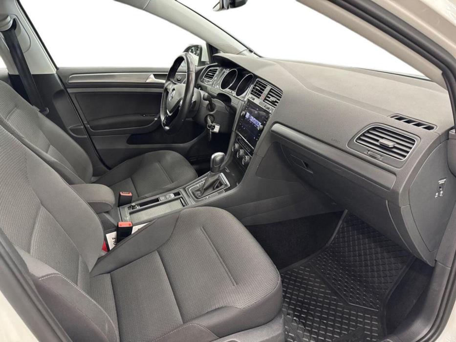 VOLKSWAGEN Golf 2020