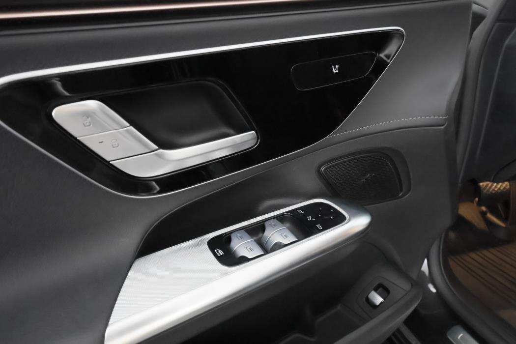 MERCEDES-BENZ EQE 2023