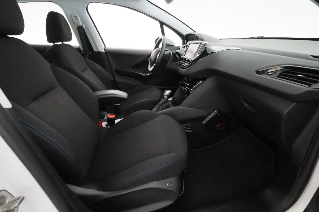 PEUGEOT 208 2019