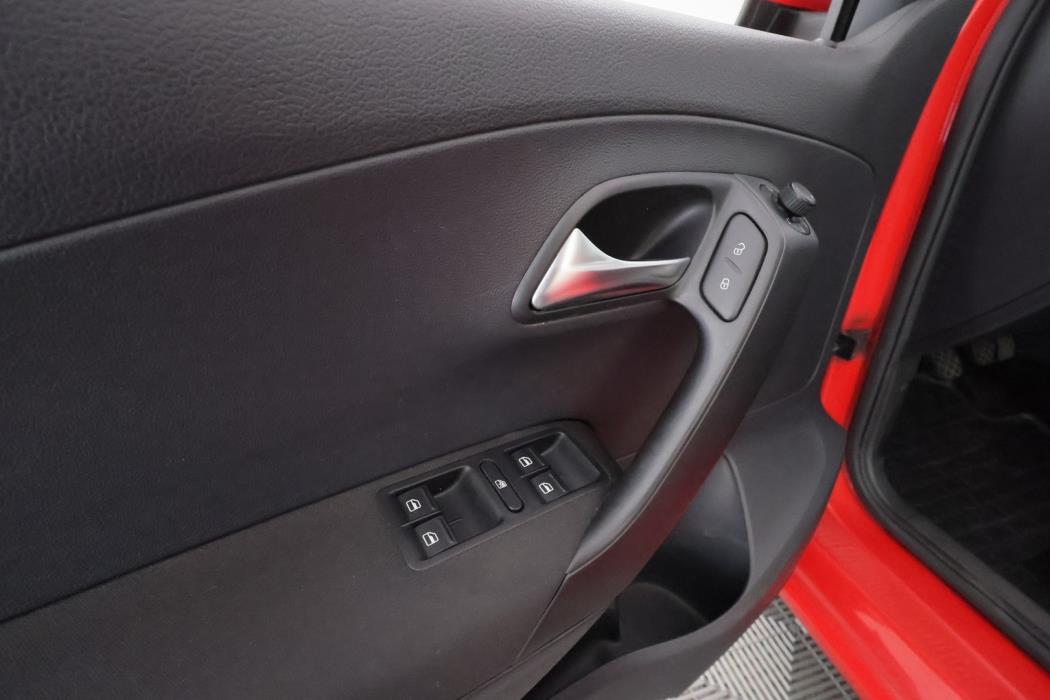 VOLKSWAGEN Polo 2011