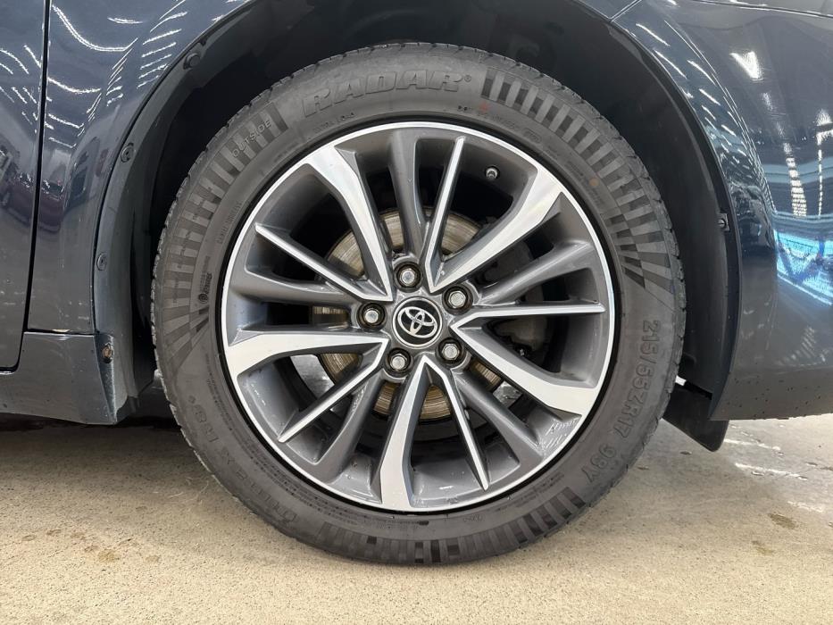 TOYOTA Avensis 2015