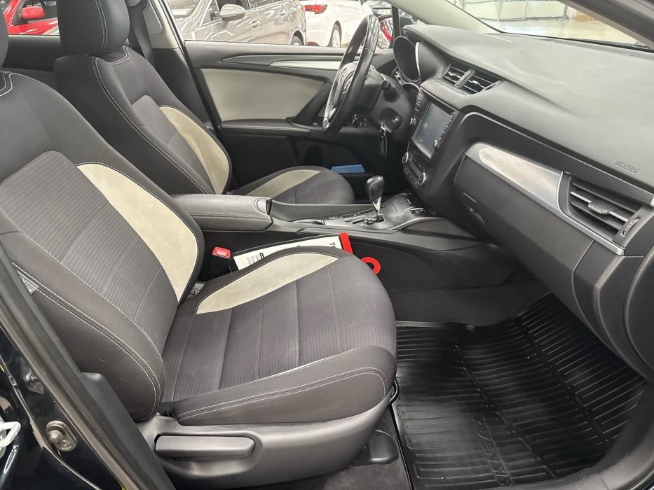 TOYOTA Avensis 2015