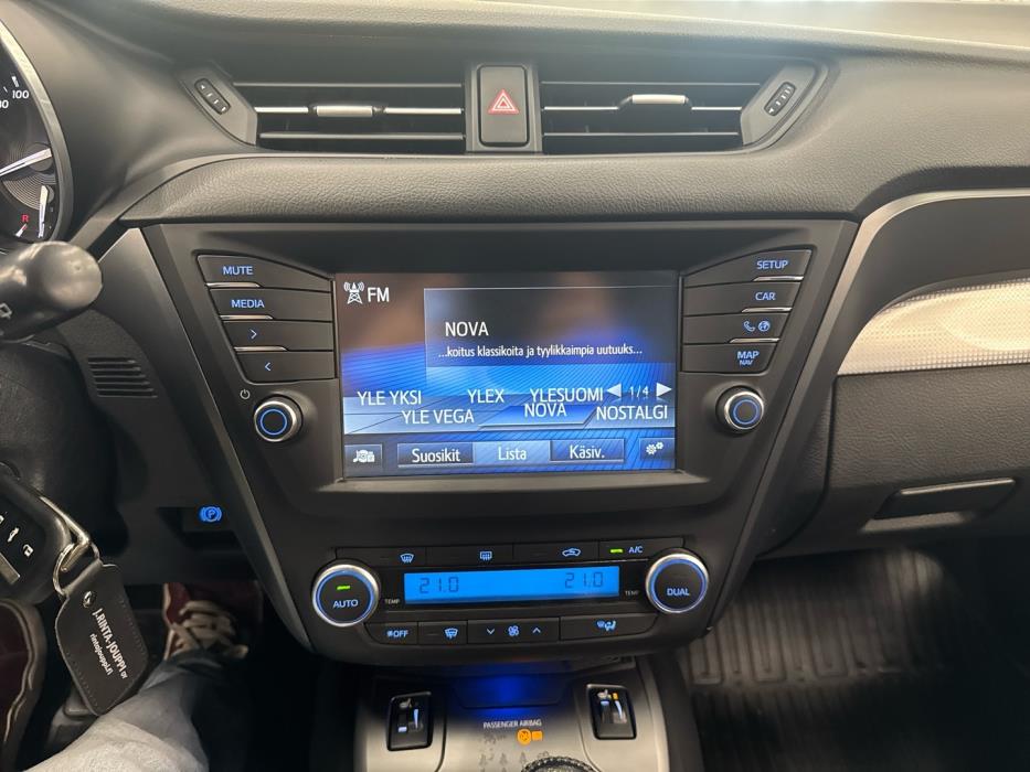 TOYOTA Avensis 2015