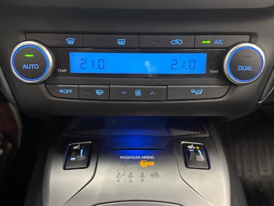 TOYOTA Avensis 2015
