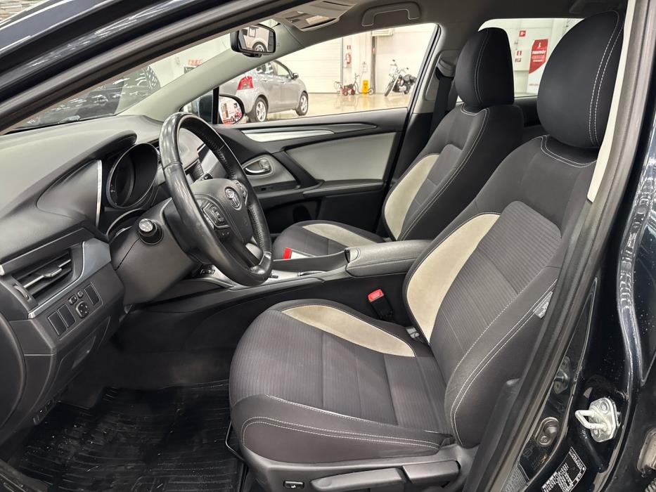 TOYOTA Avensis 2015