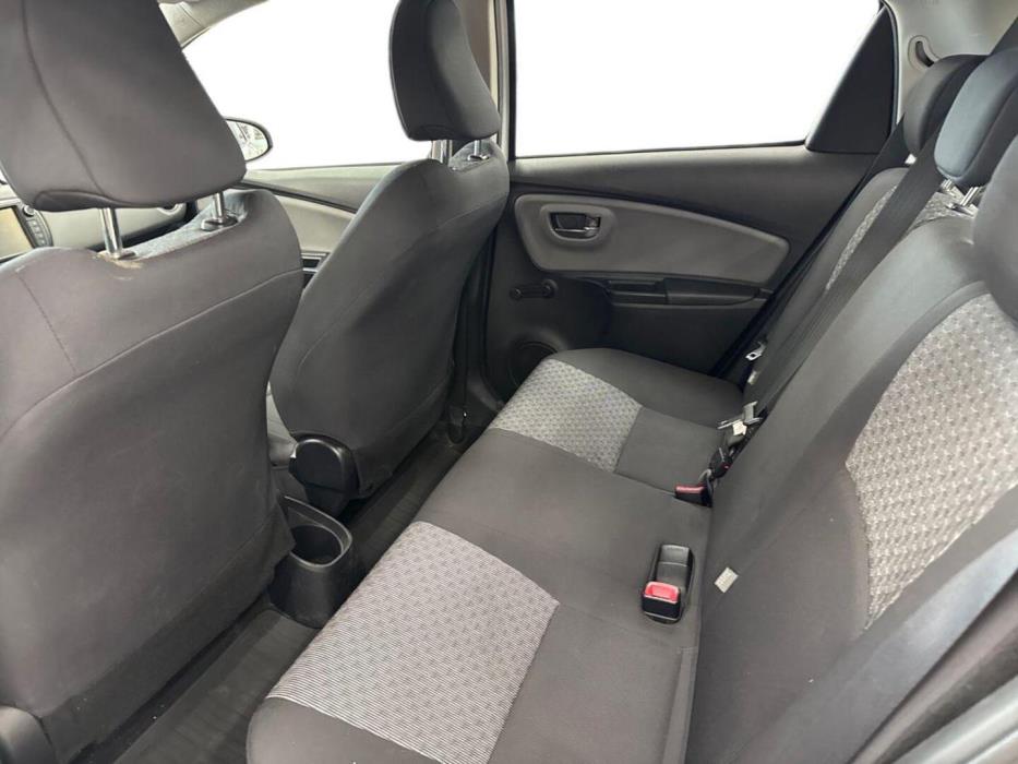 TOYOTA Yaris 2015