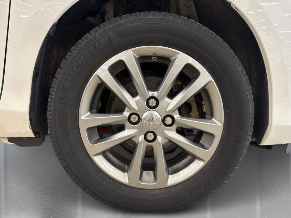 TOYOTA Yaris 2015
