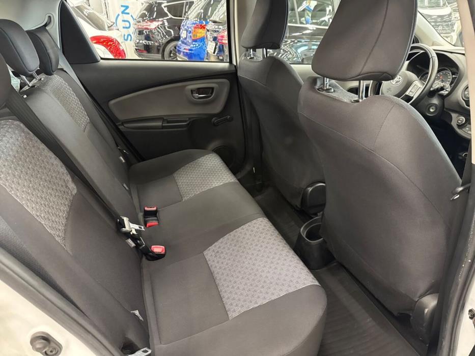 TOYOTA Yaris 2015