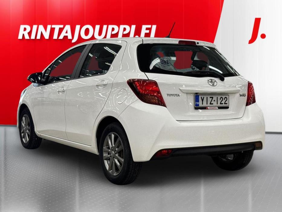 TOYOTA Yaris 2015