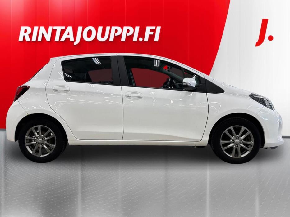 TOYOTA Yaris 2015