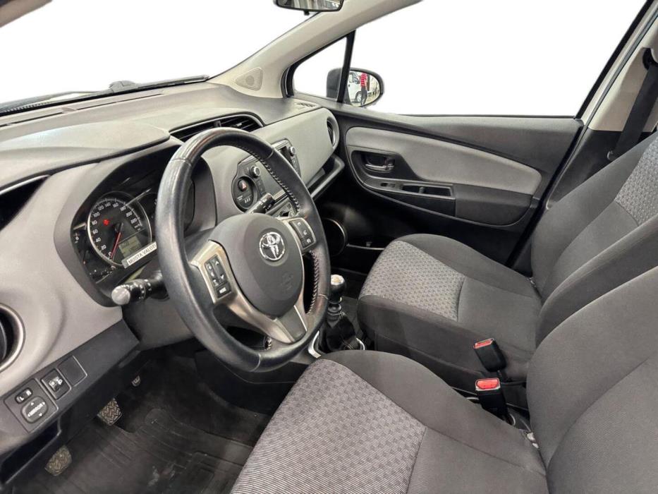 TOYOTA Yaris 2015