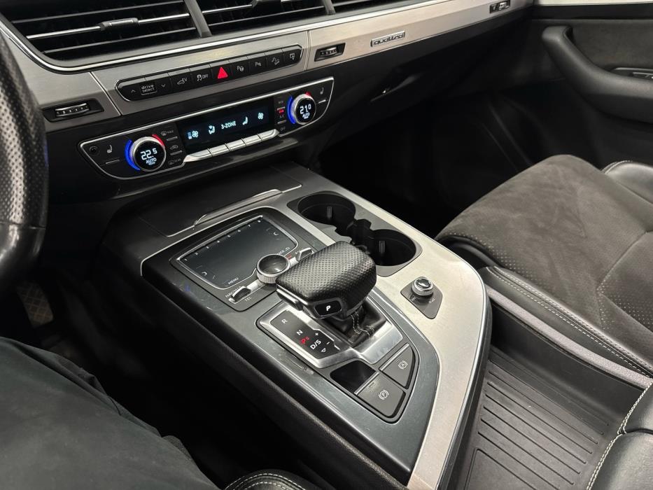 AUDI Q7 2016