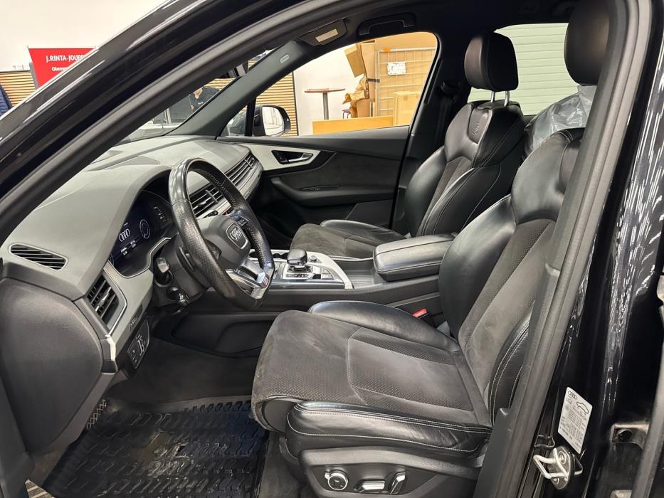 AUDI Q7 2016
