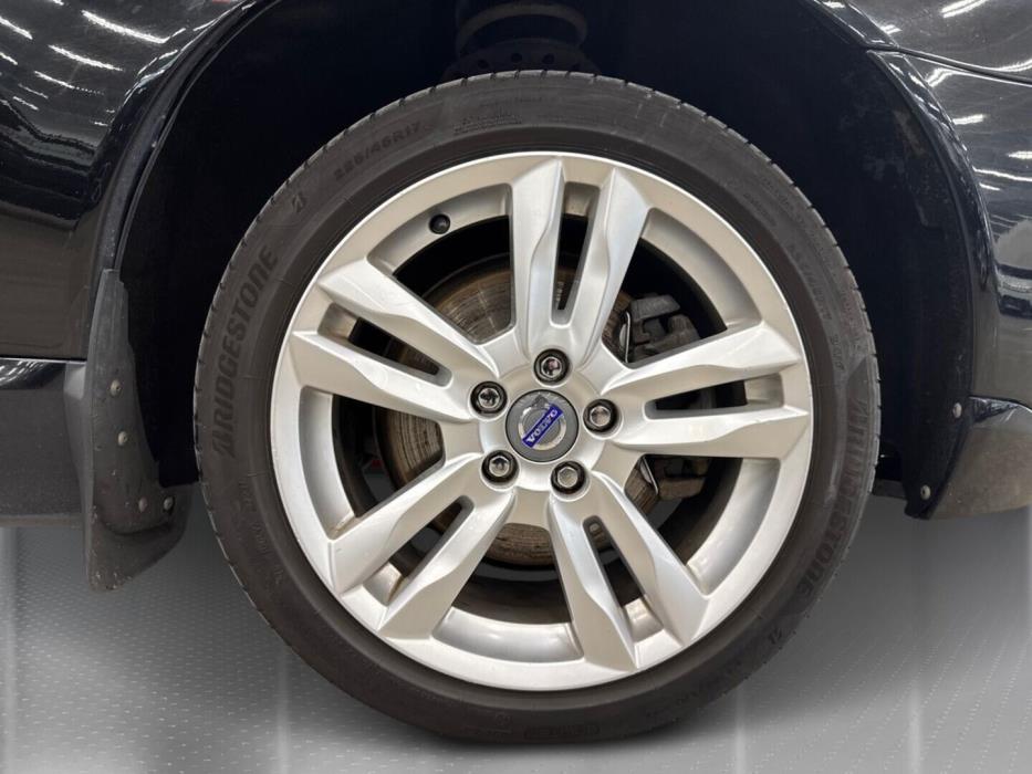 VOLVO V70 2011