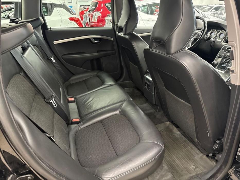 VOLVO V70 2011