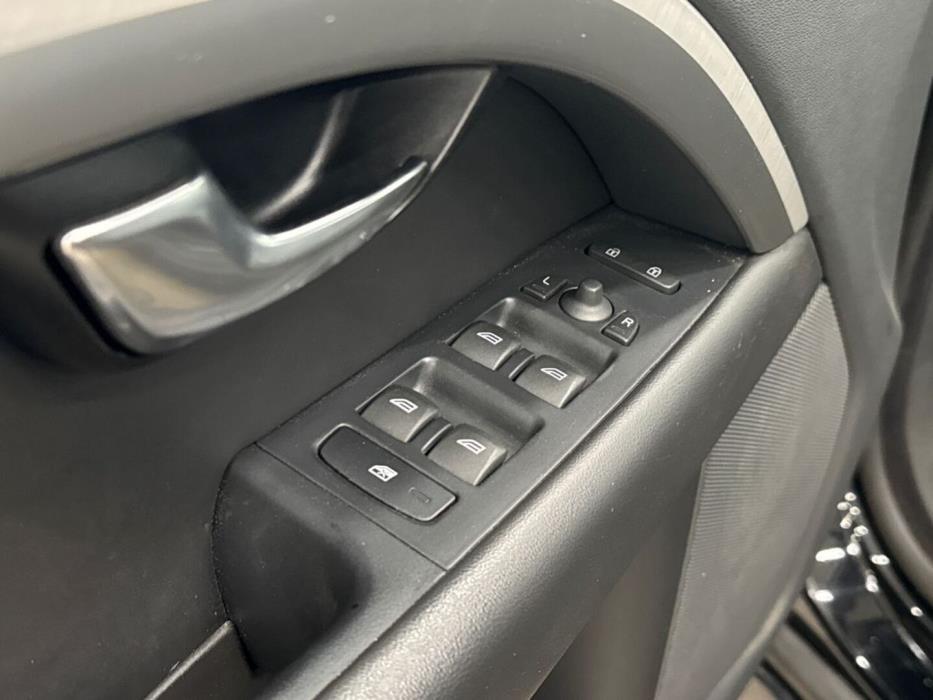 VOLVO V70 2011