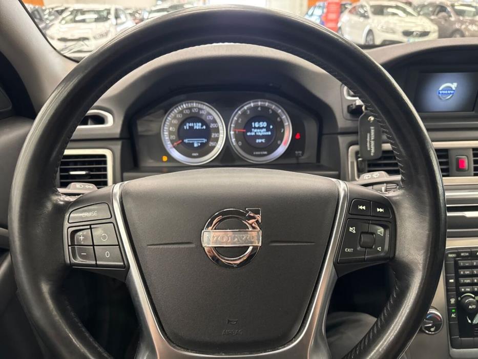 VOLVO V70 2011
