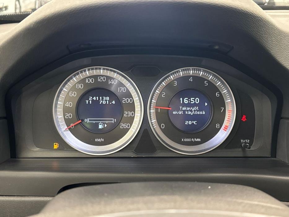 VOLVO V70 2011