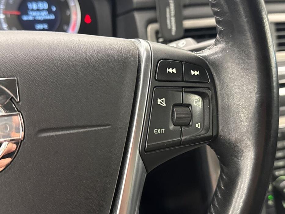 VOLVO V70 2011