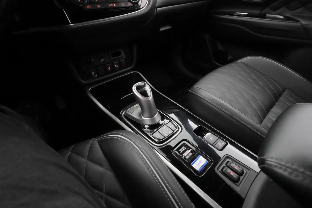 MITSUBISHI Outlander PHEV 2019