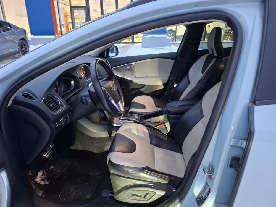 VOLVO V40 Cross Country 2017