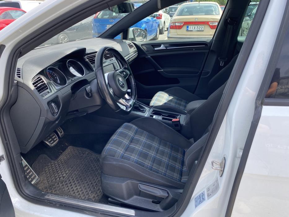 VOLKSWAGEN Golf 2016