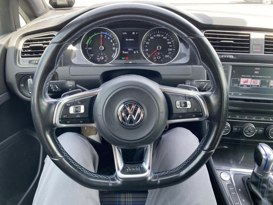 VOLKSWAGEN Golf 2016