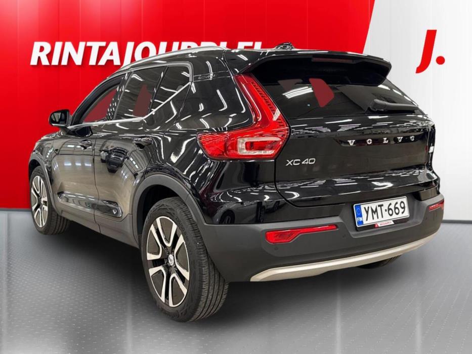 VOLVO XC40 2021