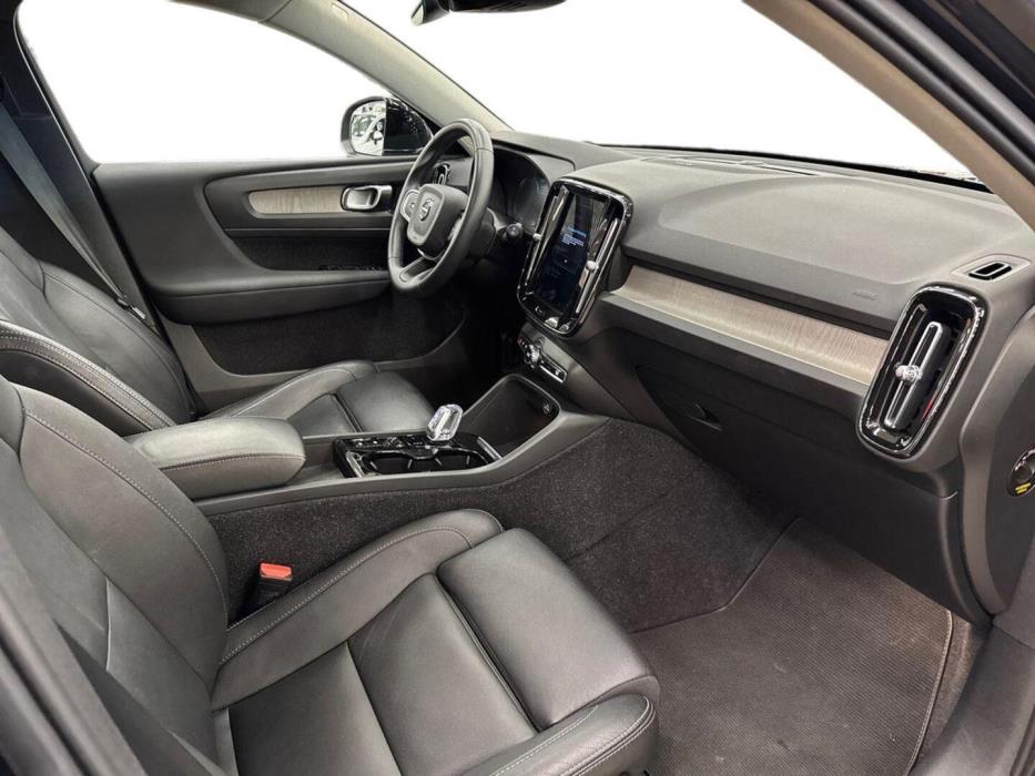VOLVO XC40 2021