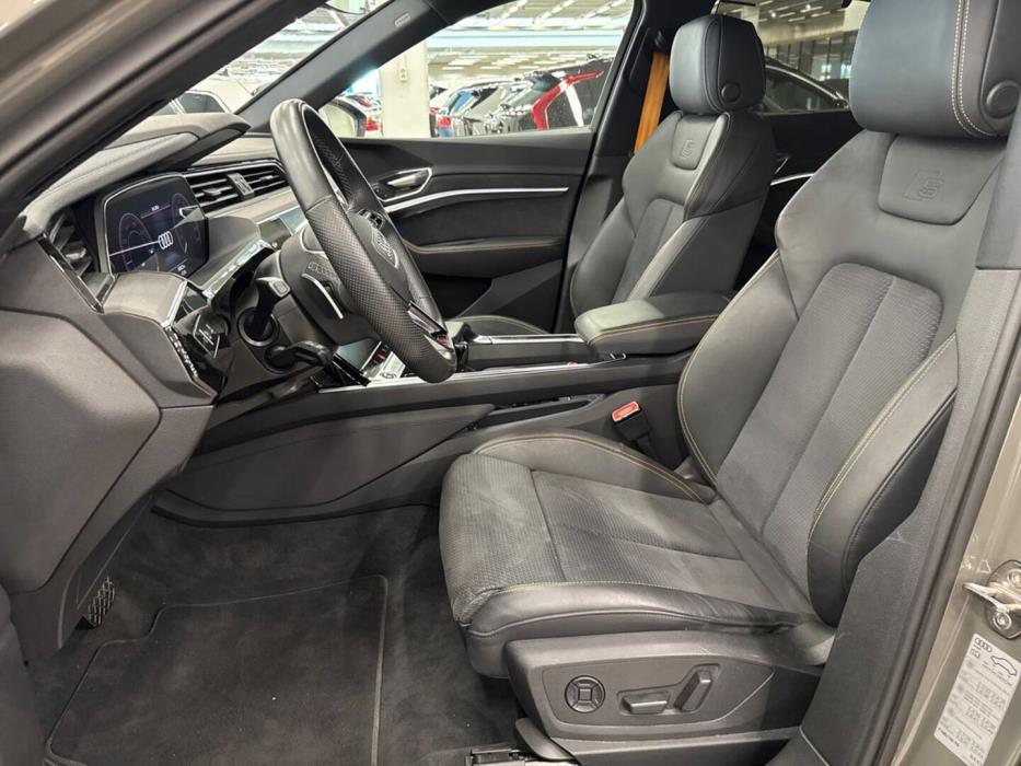 AUDI e-tron 2022