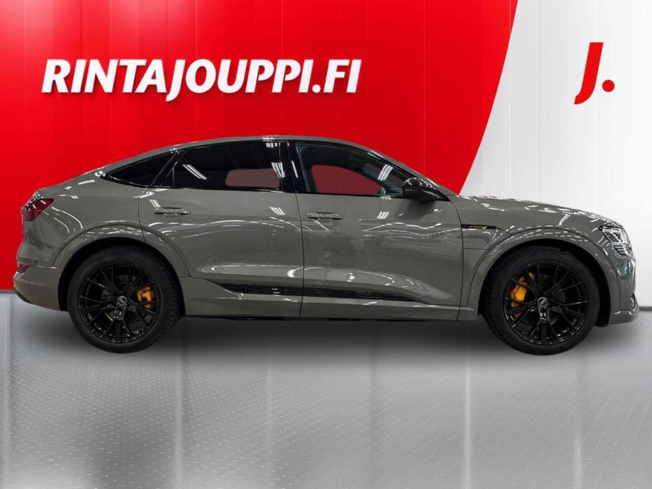 AUDI e-tron 2022