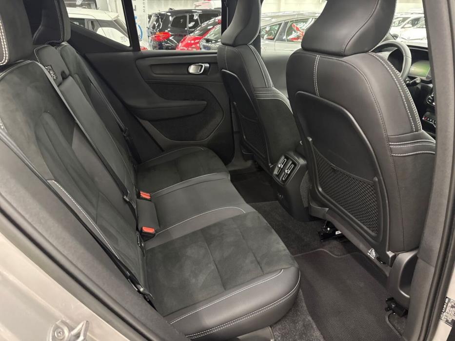 VOLVO XC40 2023