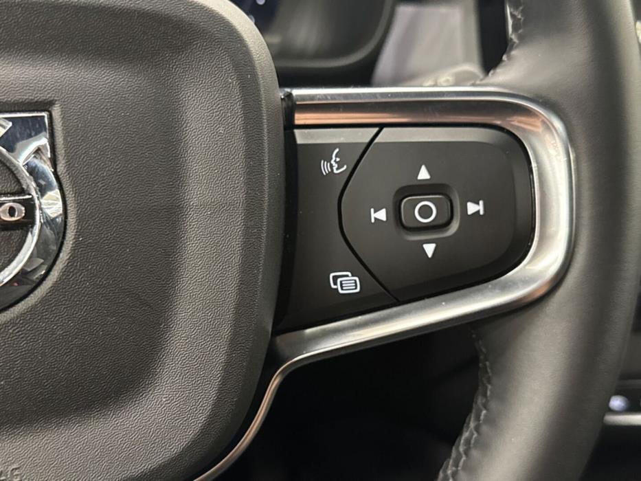 VOLVO XC40 2023