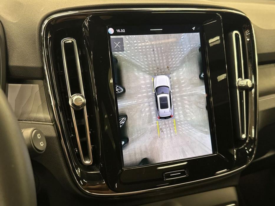 VOLVO XC40 2023