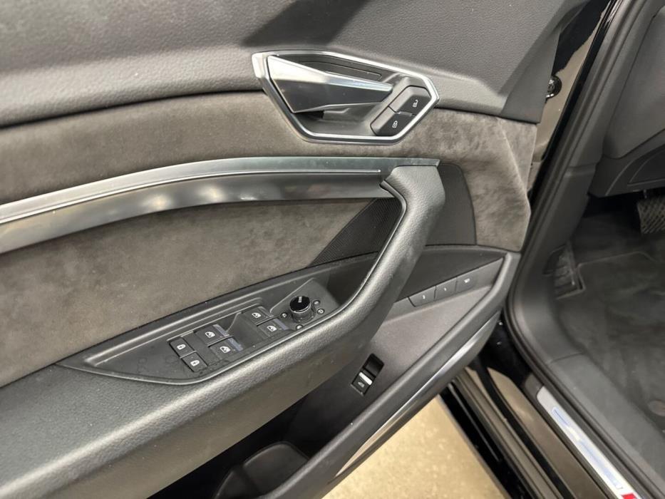 AUDI e-tron 2021