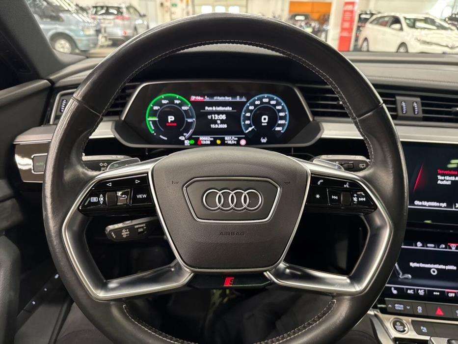 AUDI e-tron 2021
