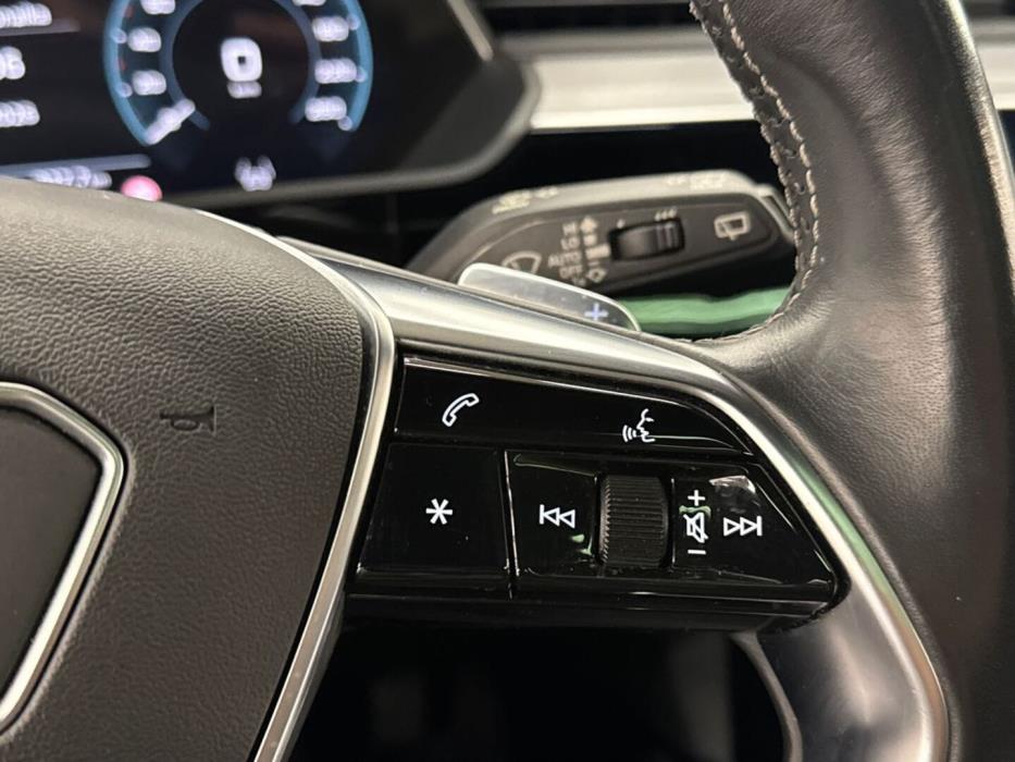 AUDI e-tron 2021